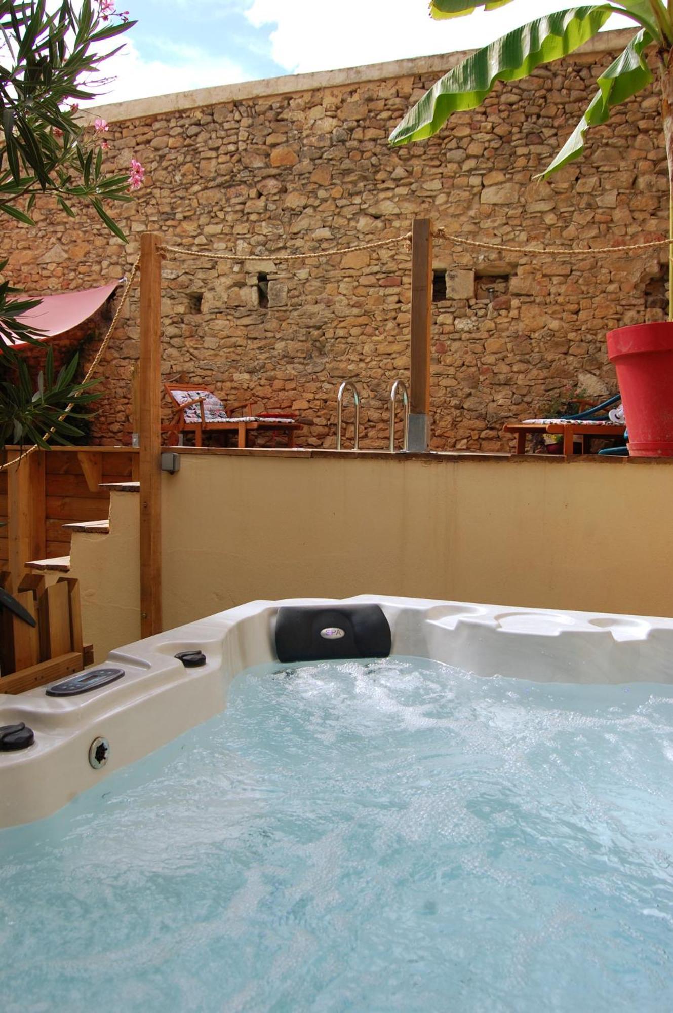 La Bucolique, Chambres Et Jardin D'Hotes Sabran Exterior photo