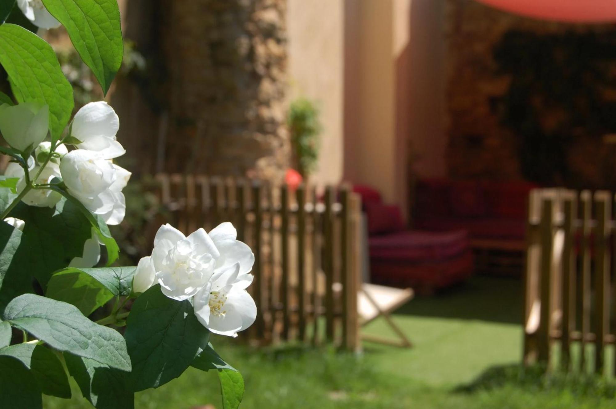 La Bucolique, Chambres Et Jardin D'Hotes Sabran Exterior photo