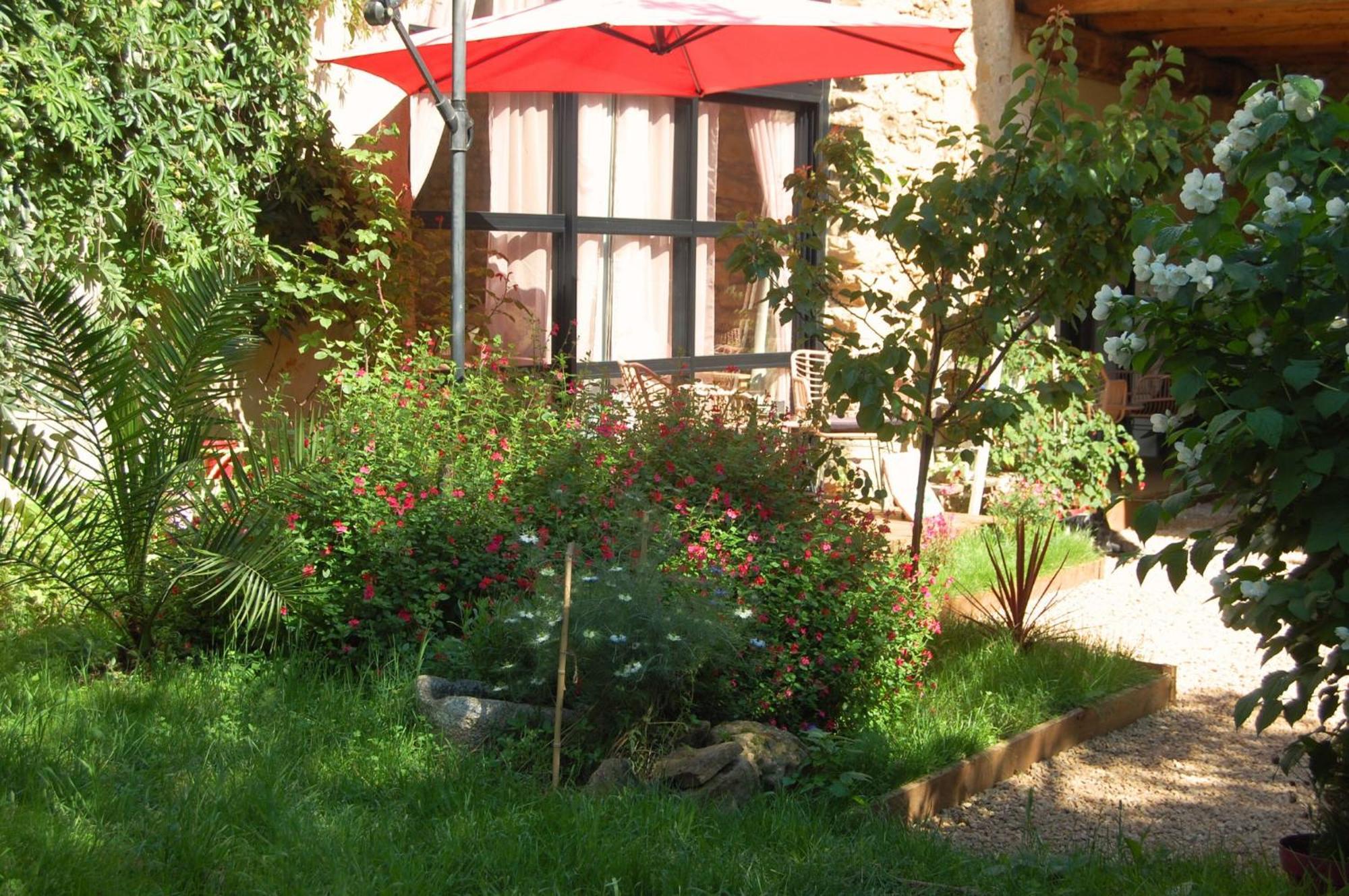 La Bucolique, Chambres Et Jardin D'Hotes Sabran Exterior photo